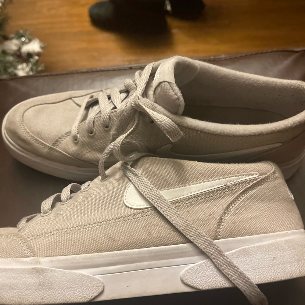 Nike Shoes - Picture 5 of 8